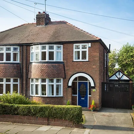 Holiday home - 4 Heworth Village - 3 Bed House York