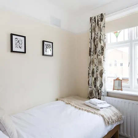 - 4 Heworth Village - 3 Bed House בית נופש *