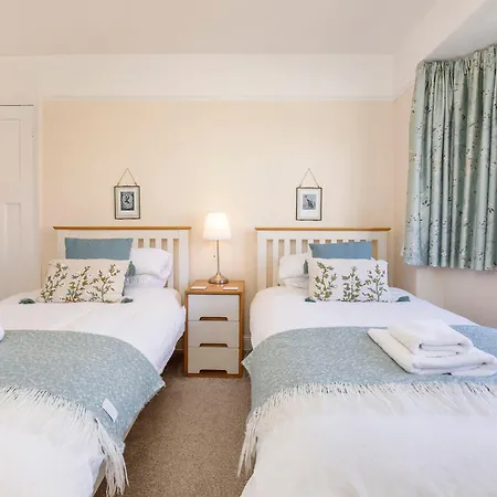 Дом отдыха - 4 Heworth Village - 3 Bed House *